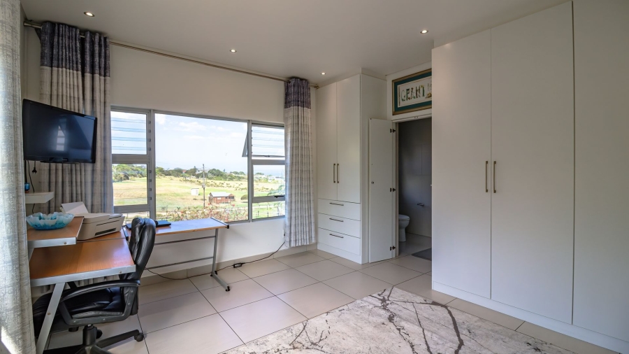 5 Bedroom Property for Sale in Sunrise On Sea Eastern Cape